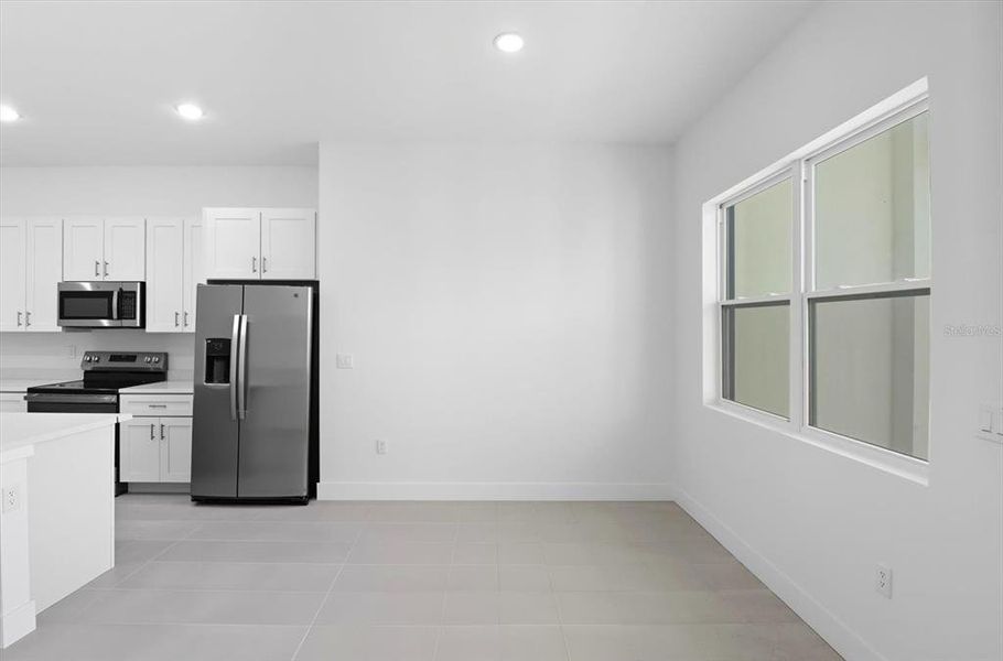 Spacious, unfurnished interior of a new home in , Dunnellon (Image 17).