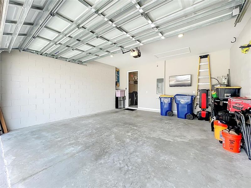 Spacious, unfurnished interior of a new home in , Clermont (Image 22).