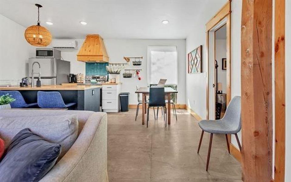 Furnished interior view inside a new home in , Lindale (Image 5).