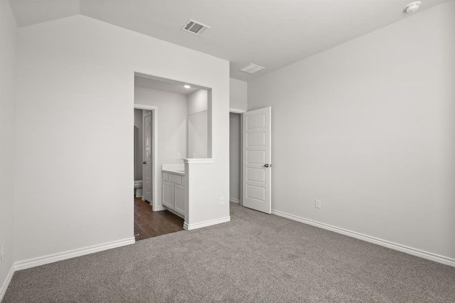 Spacious, unfurnished interior of a new home in Rocky Creek Crossing, Fort Worth (Image 12). Spacious, unfurnished interior of a new home in Rocky Creek Crossing, Fort Worth (Image 12).