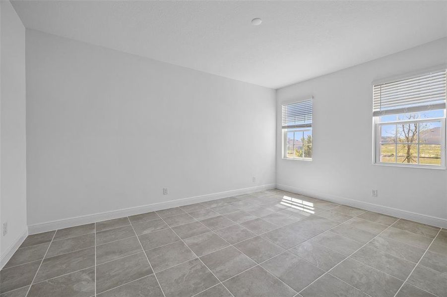 Spacious, unfurnished interior of a new home in Trinity Lakes, Groveland (Image 10).
