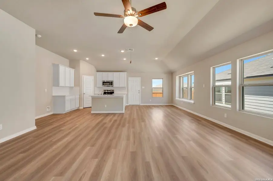 Spacious, unfurnished interior of a new home in Greenspoint Heights, Seguin (Image 21).