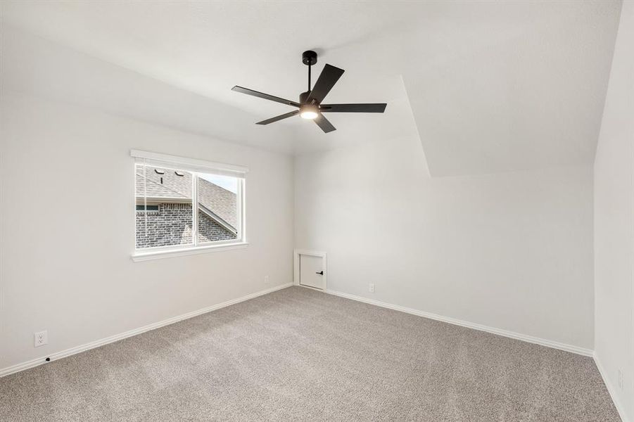 Spacious, unfurnished interior of a new home in Mockingbird Heights, Midlothian (Image 33).