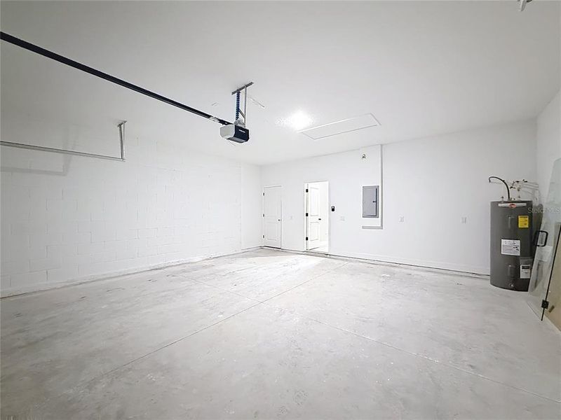 Spacious, unfurnished interior of a new home in , Eustis (Image 46).