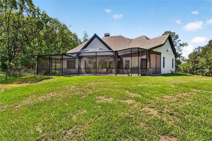 Exterior details and patio area of a home in , Dade City (Image 31).
