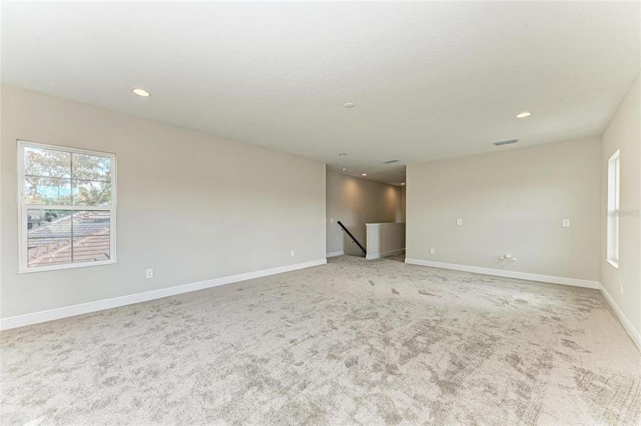 Spacious, unfurnished interior of a new home in Crestwood Estates, Valrico (Image 28).