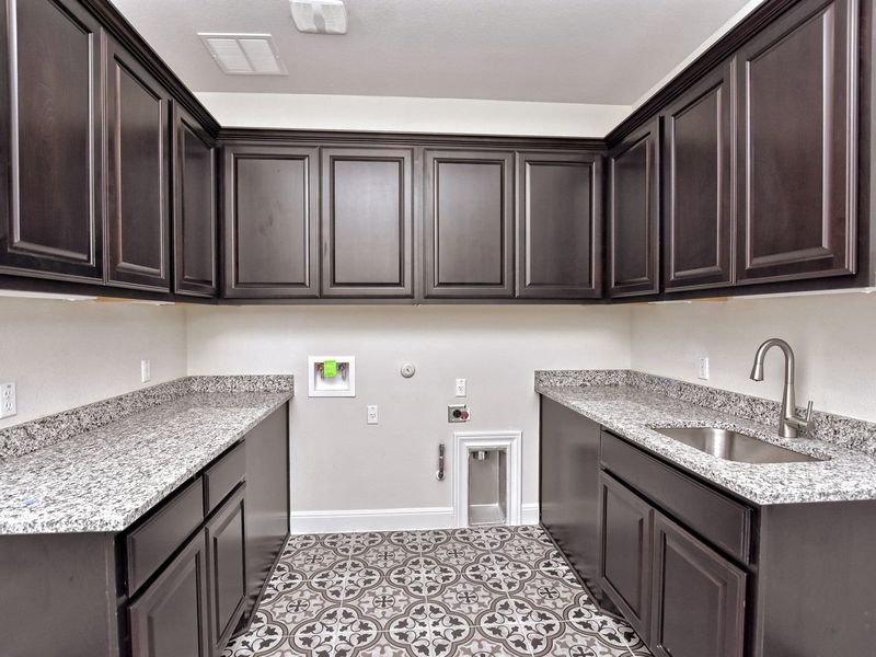 Representative furnished interior of a home built from the Avalon by Giddens Homes in Scofield Farms Estates, Georgetown (Image 76).