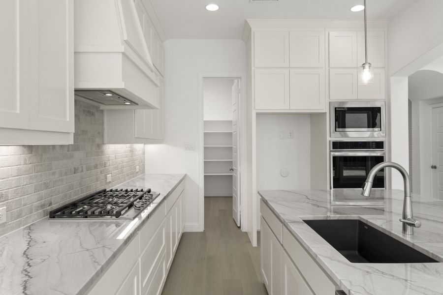 Representative furnished interior of a home built from the Sutton by Windsor Homes in Nelson Lake Estates, Rockwall (Image 10).
