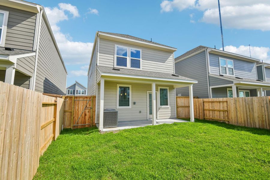 Exterior details and patio area of a home in Parkway Commons - City Series, Missouri City (Image 27).