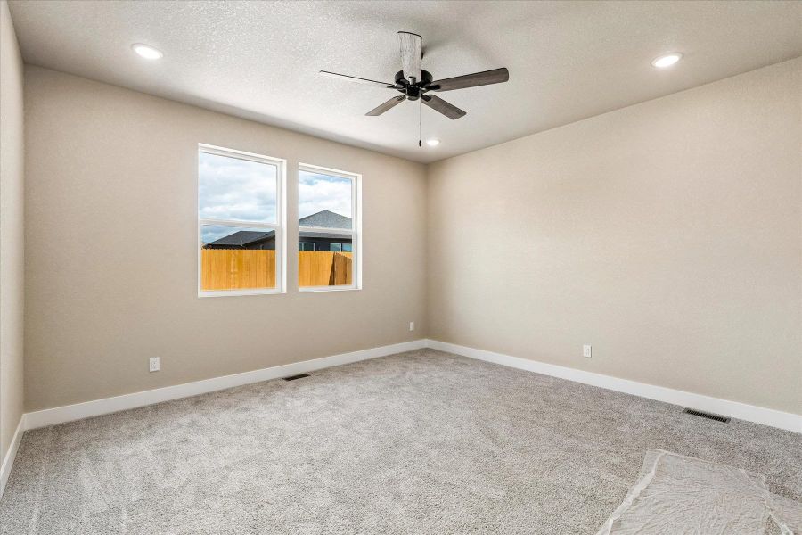 Spacious, unfurnished interior of a new home in The Glen-12, Colorado Springs (Image 14).