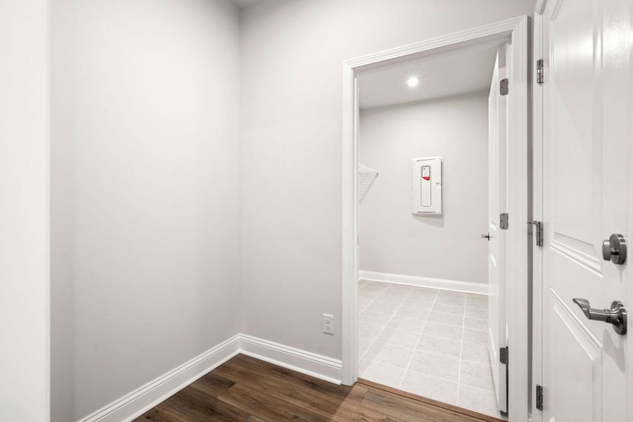 Spacious, unfurnished interior of a new home in Waterways, Richmond Hill (Image 13).