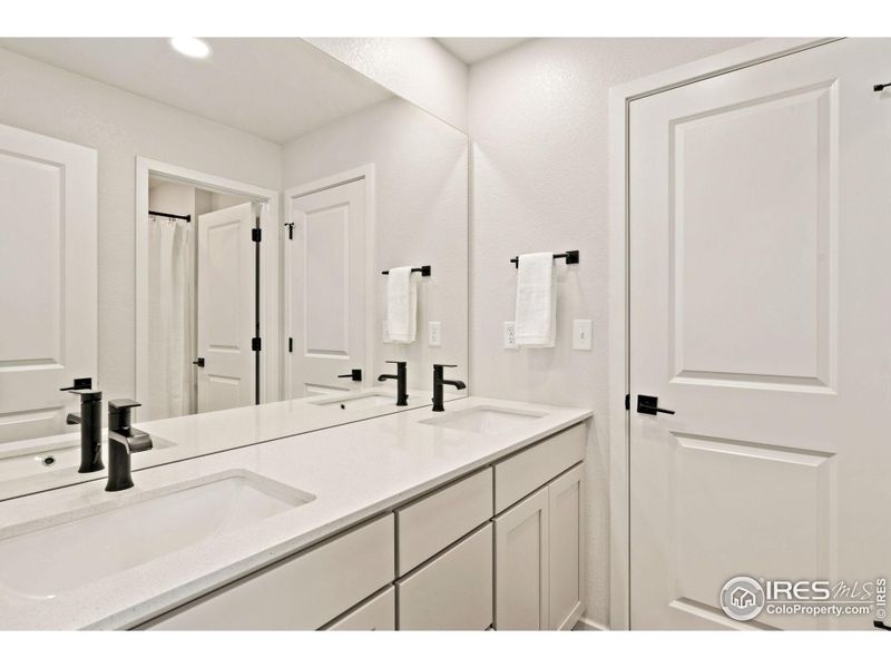 2nd Upstairs Bathroom