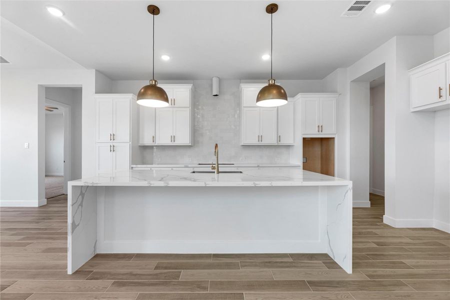 Representative image. Features, selections and colors may vary.