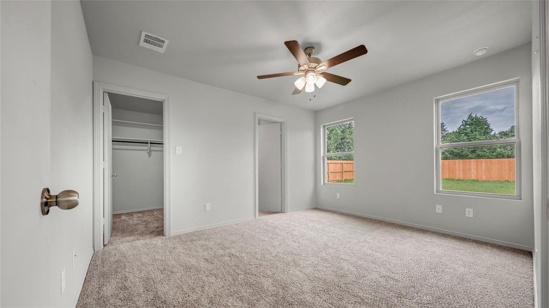 **Photos are sample photos of similar plan. Colors and features might vary** **Photos are sample photos of similar plan. Colors and features might vary**