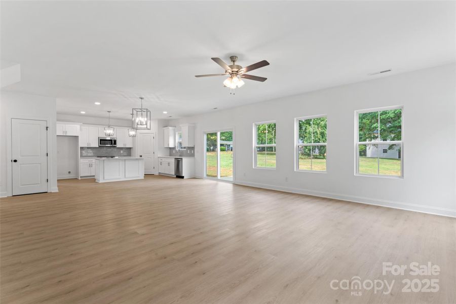 Spacious, unfurnished interior of a new home in , Harrisburg (Image 25).