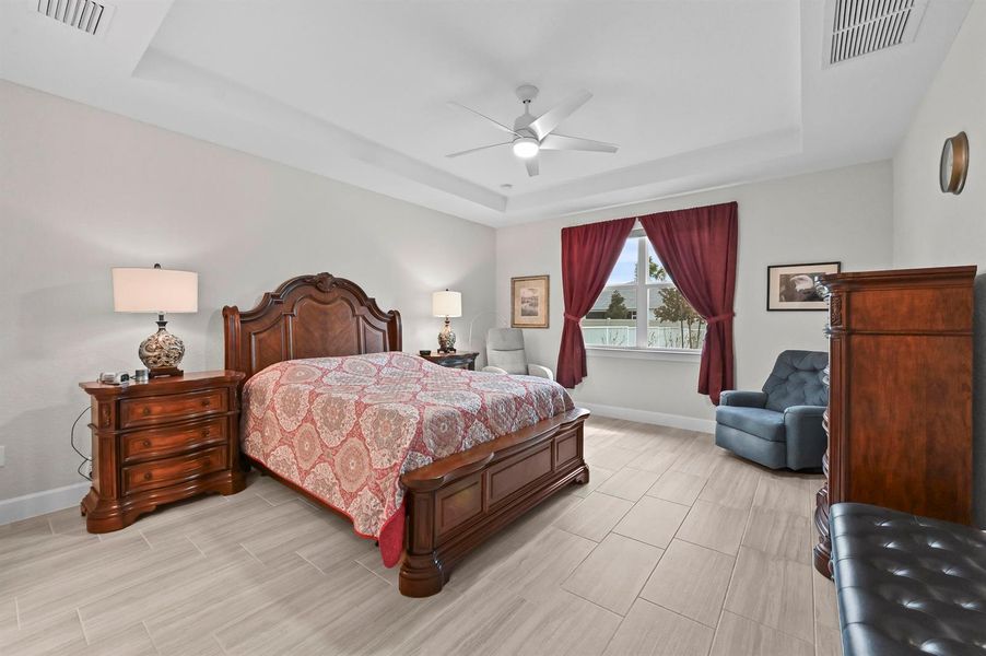27 Bedroom 01