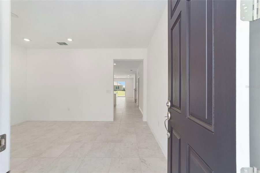 Spacious, unfurnished interior of a new home in Calesa Township, Ocala (Image 35).