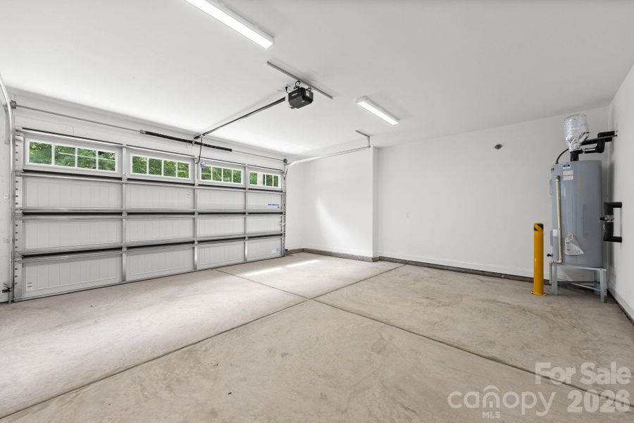Spacious, unfurnished interior of a new home in , Charlotte (Image 46).