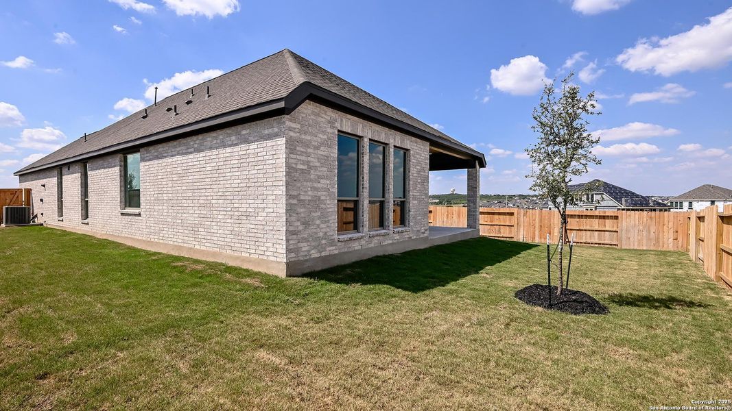 Exterior details and patio area of a home in Homestead 55', Cibolo (Image 4).