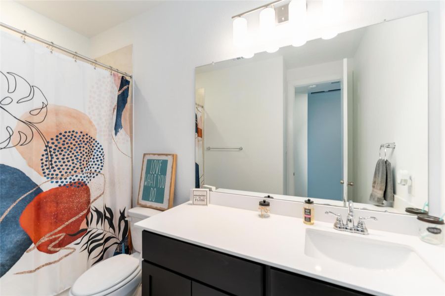 Full secondary bathroom. Full secondary bathroom.