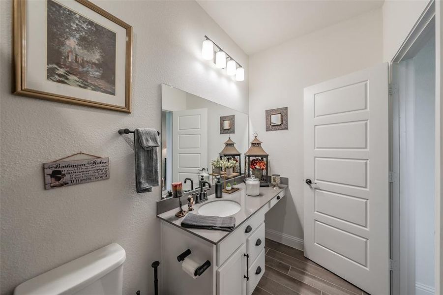 2nd view of ensuite bath