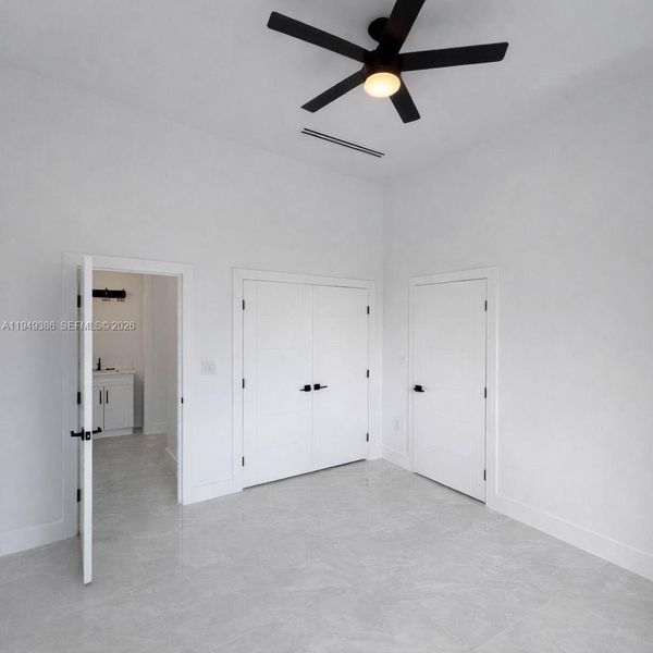 Spacious, unfurnished interior of a new home in , Naples (Image 8).