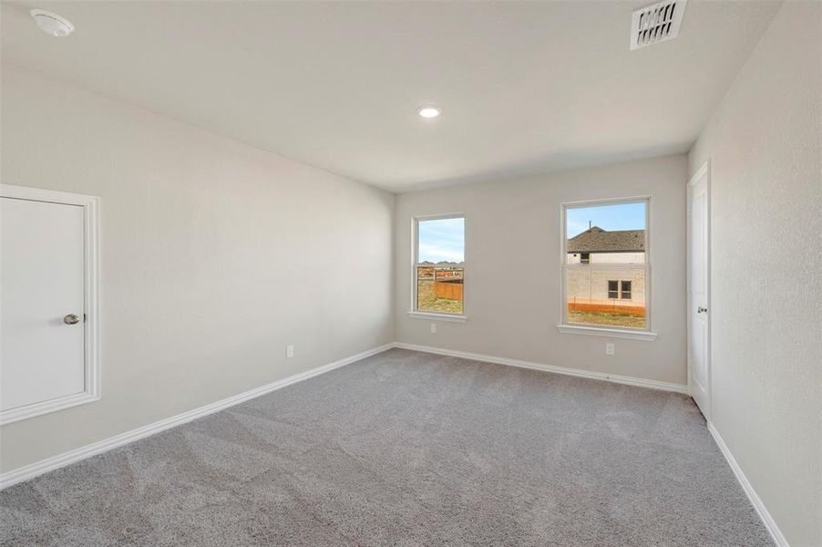 Spacious, unfurnished interior of a new home in Lily Creek at Sutton Fields, Aubrey (Image 34).