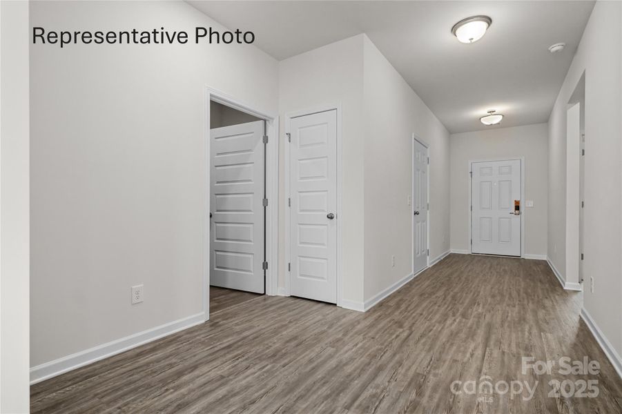 Spacious, unfurnished interior of a new home in Pine Bluff, Midland (Image 9).