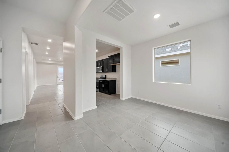 Representative unfurnished interior of a home built from the Aguirre by Hakes Brothers in Summer Sky North, El Paso (Image 8).