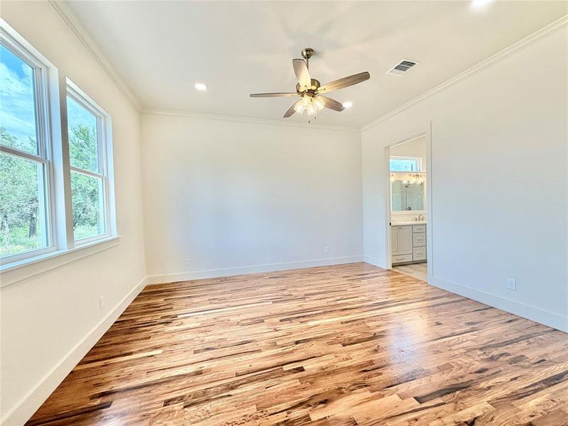 Spacious, unfurnished interior of a new home in , Weatherford (Image 20).