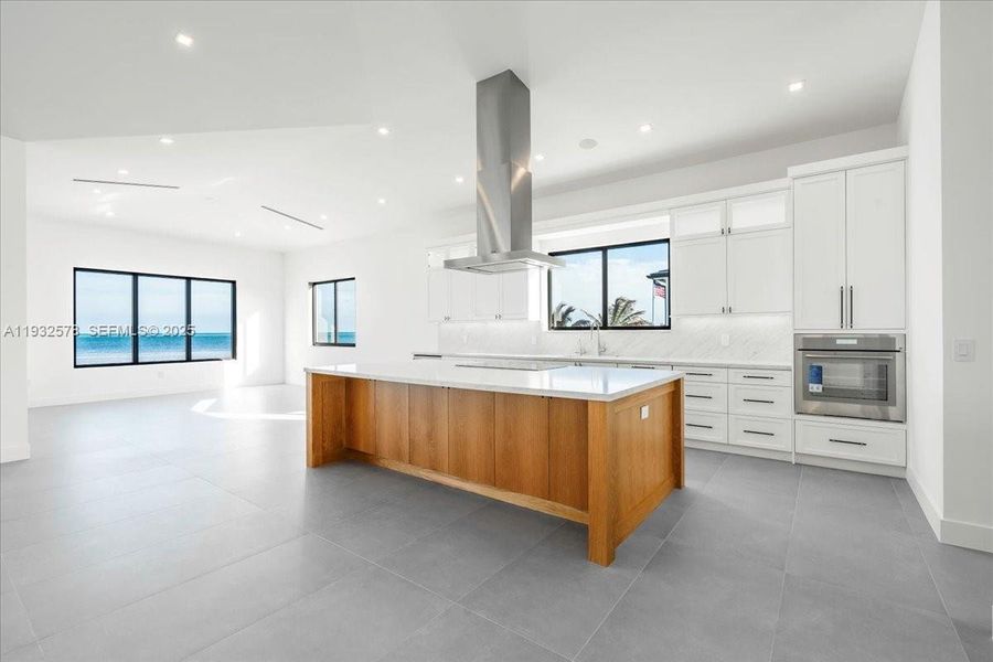 Furnished interior view inside a new home in , Marathon (Image 48).