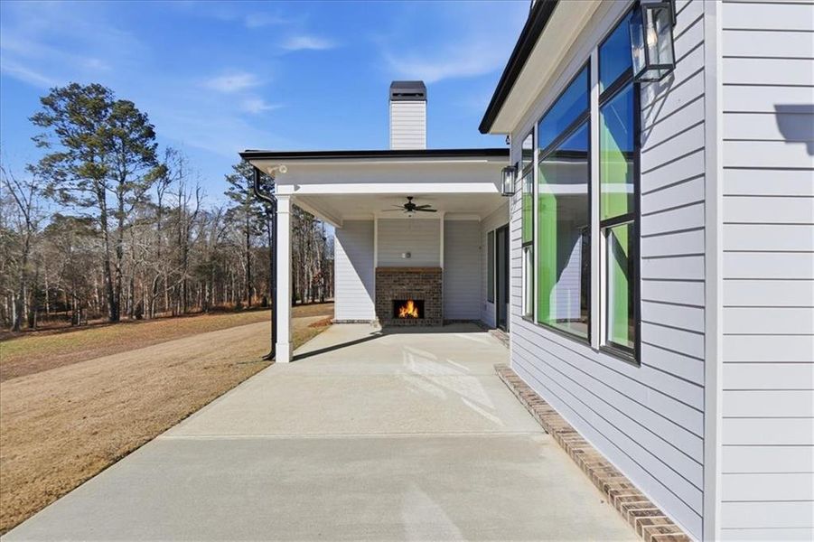 Exterior details and patio area of a home in Old Town Estates, Dacula (Image 4).