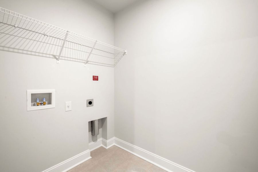 Spacious, unfurnished interior of a new home in Waterways, Richmond Hill (Image 26).