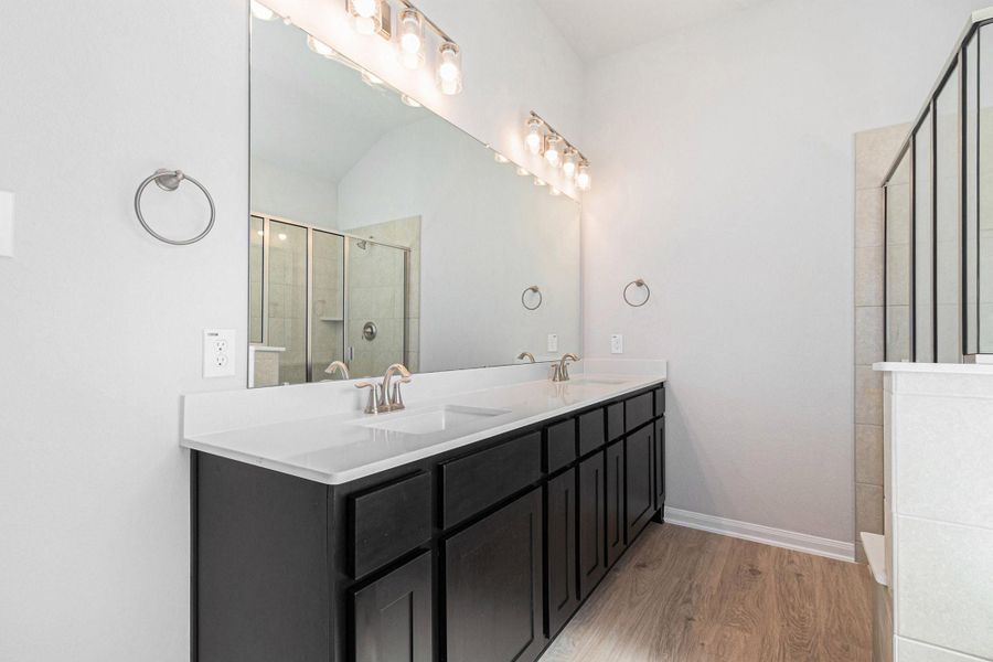 Image 4 of a home in Encino Estates. Image 4 of a home in Encino Estates.