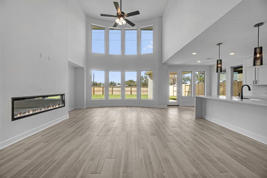 Spacious, unfurnished interior of a new home in Sienna, Missouri City (Image 16).