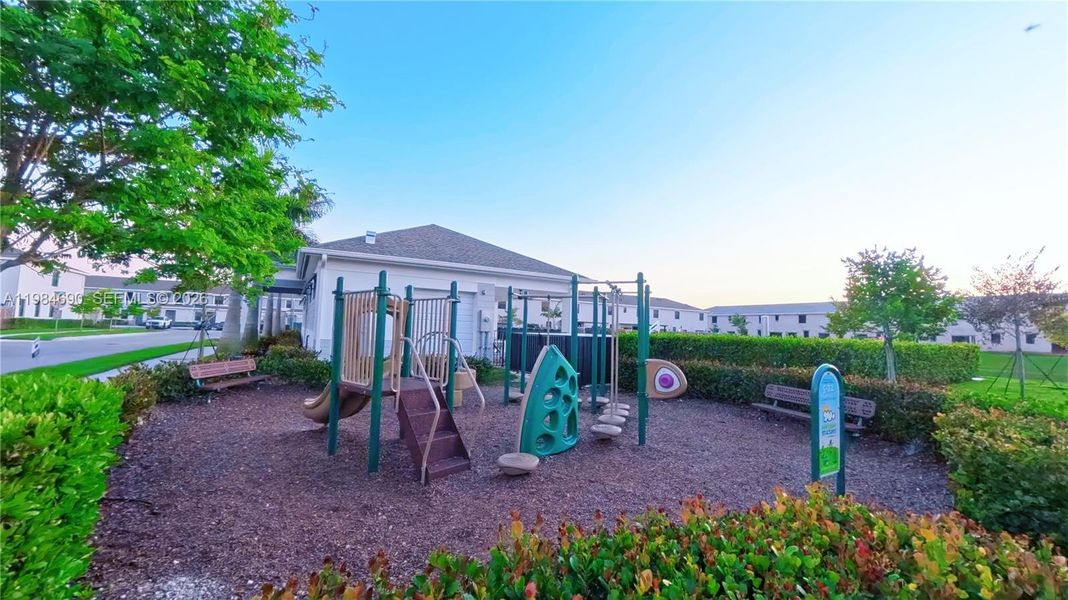 Community amenities in , Florida City (Image 44).