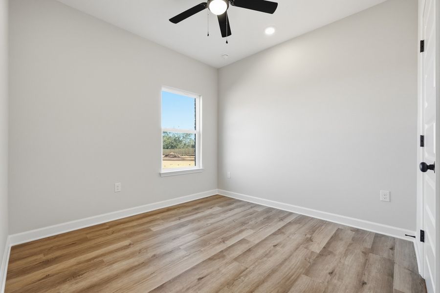 Spacious, unfurnished interior of a new home in Barton's Bend, Crestview (Image 19).