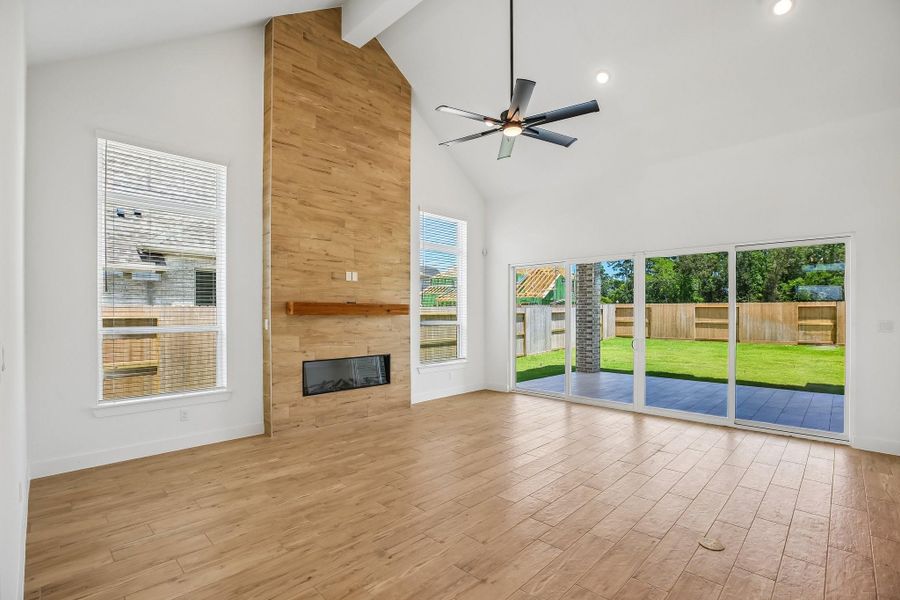 Spacious, unfurnished interior of a new home in , Mont Belvieu (Image 17).