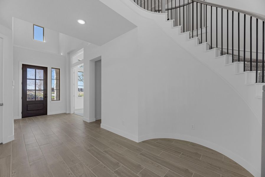 Spacious, unfurnished interior of a new home in Meridiana, Manvel (Image 12).