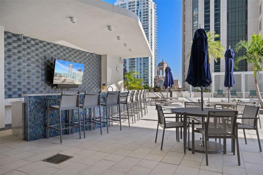 Condo located in St. Petersburg, FL showcasing its design and architecture (Image 29).