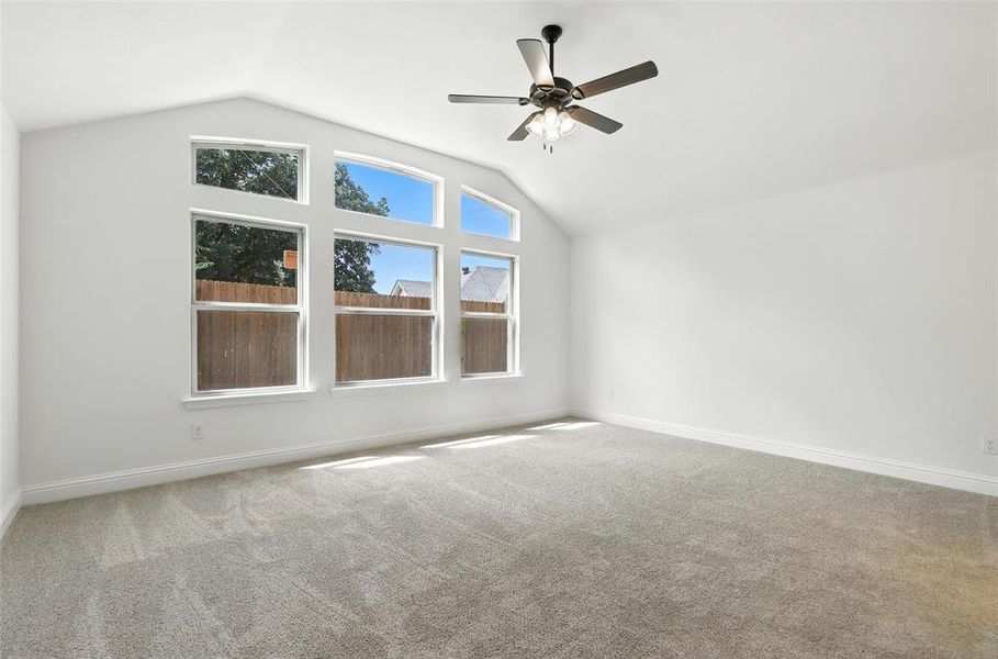 Spacious, unfurnished interior of a new home in Trail Creek, Cleburne (Image 33).