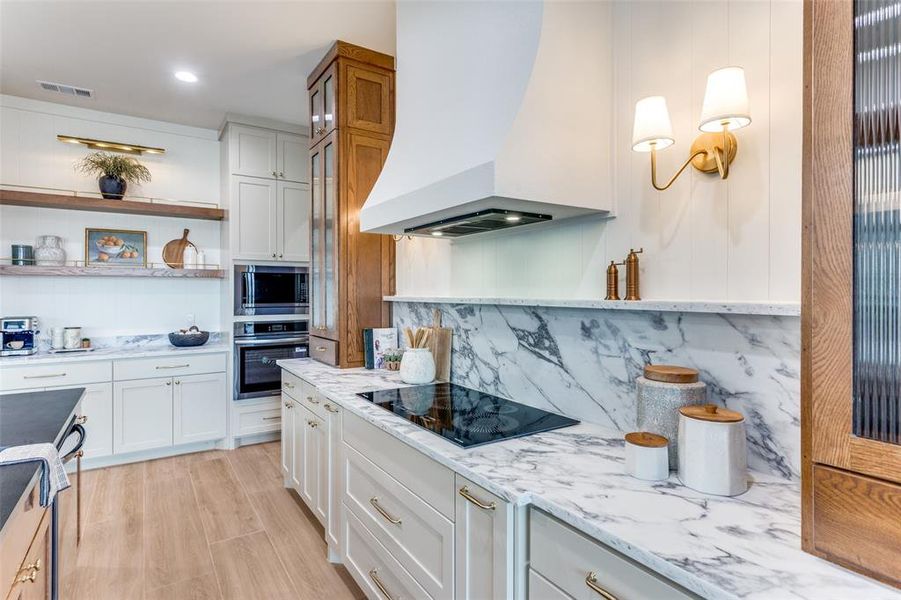 Furnished interior view inside a new home in , Waxahachie (Image 10).