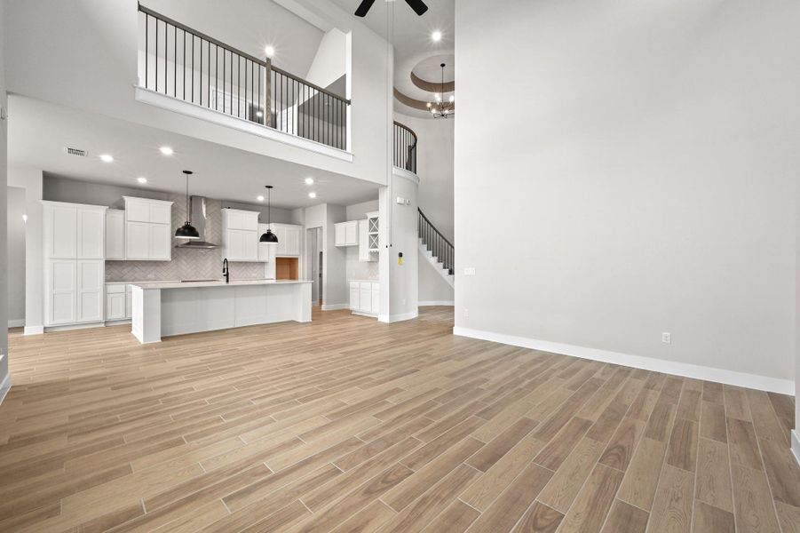 Representative image. Features, selections and colors may vary.