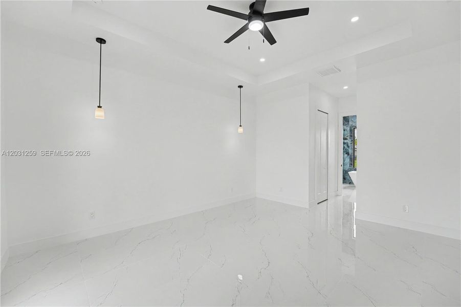 Spacious, unfurnished interior of a new home in , Cape Coral (Image 17).