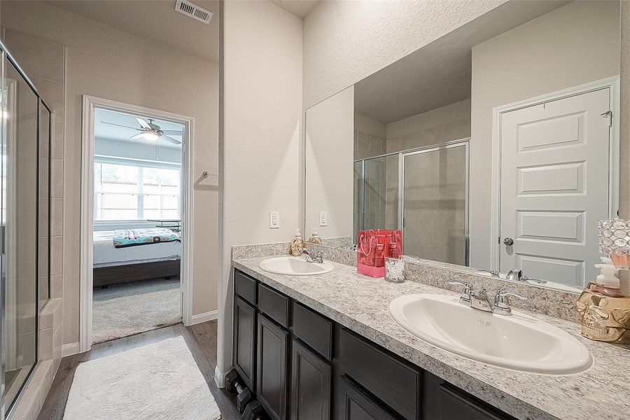 Furnished interior view inside a new home in Cliffstone Hills, Conroe (Image 8). Furnished interior view inside a new home in Cliffstone Hills, Conroe (Image 8).