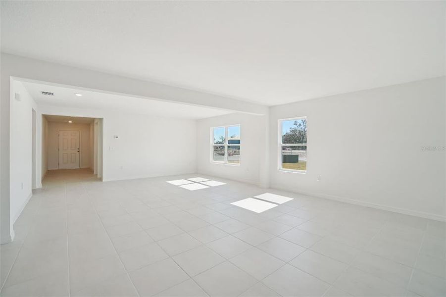 Spacious, unfurnished interior of a new home in Pepper Grove II, Palmetto (Image 5).