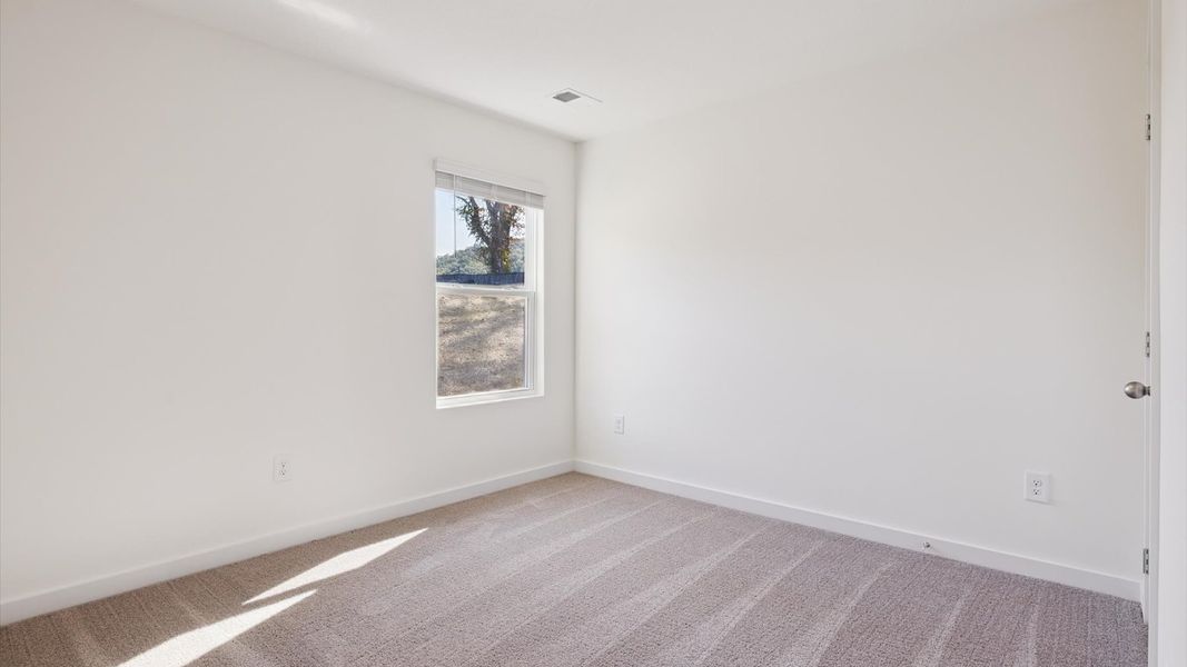 Spacious, unfurnished interior of a new home in Emory Creek, Harriman (Image 12).