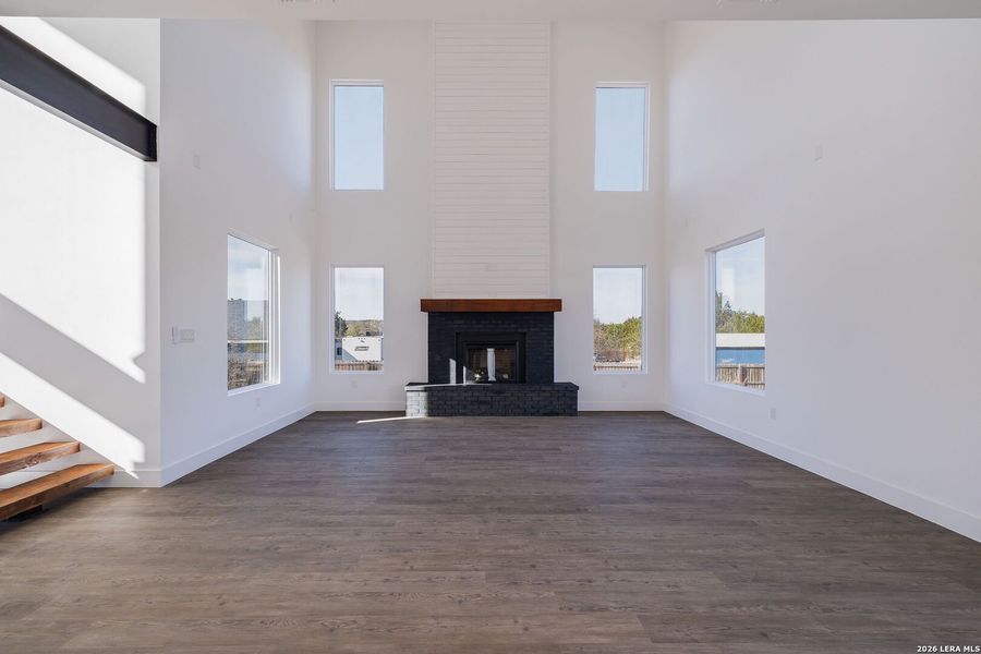 Spacious, unfurnished interior of a new home in , Fischer (Image 33).