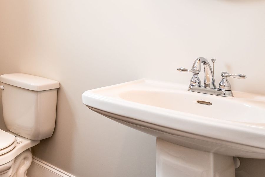 Representative interior finishes for a home built from the St Andrews with 3rd Floor Retreat by Greybrook Homes in Edmunds Farm, Clover (Image 19).