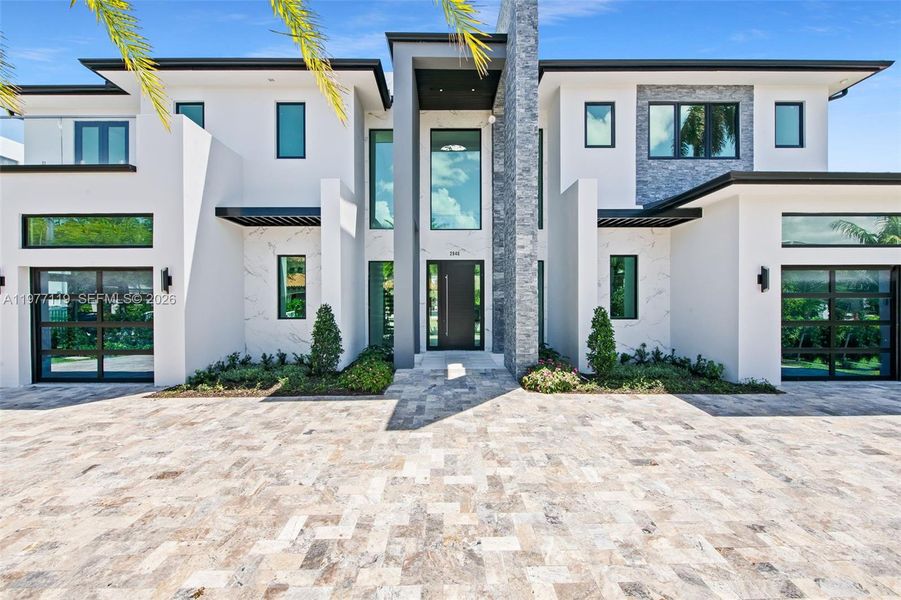 Exterior details and patio area of a home in , Fort Lauderdale (Image 9).